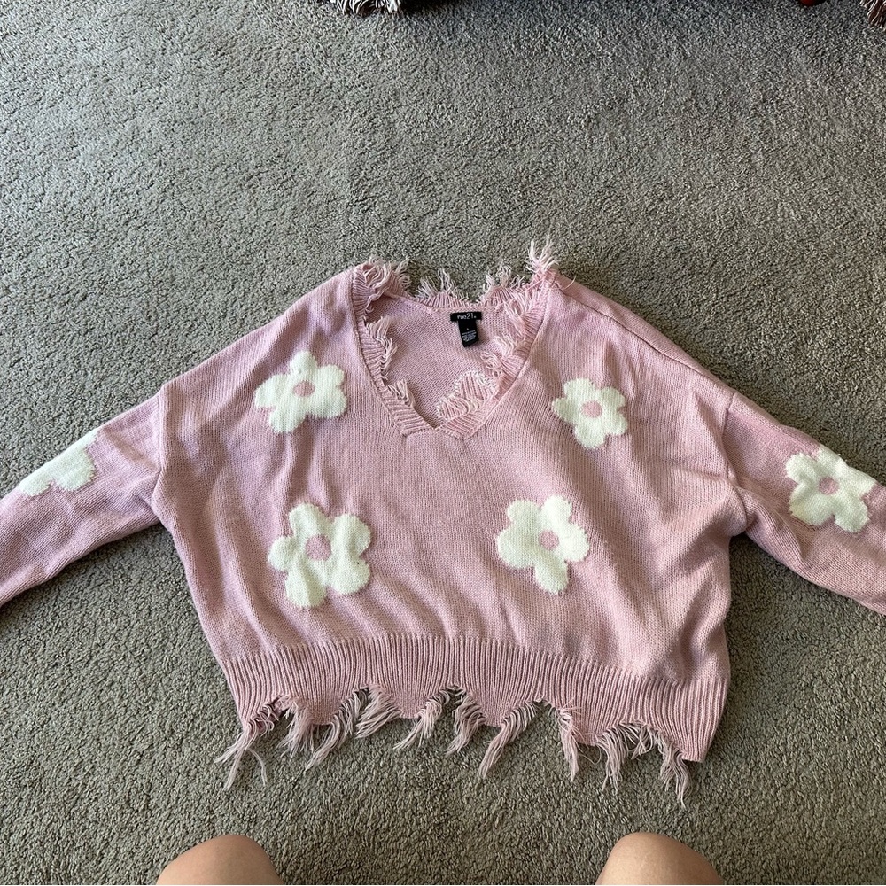 SIZE LARGE Rue21 Women's Pink and White Floral Sweater